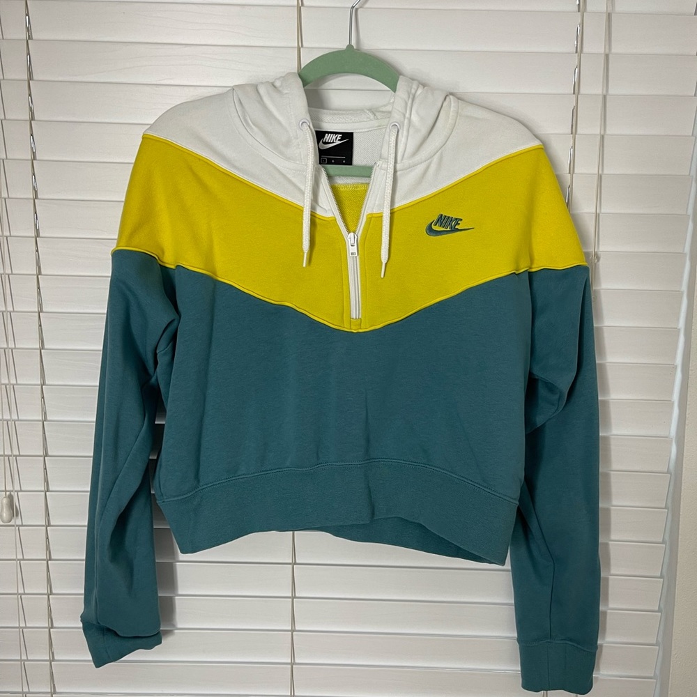 Cropped Nike hooded sweatshirt